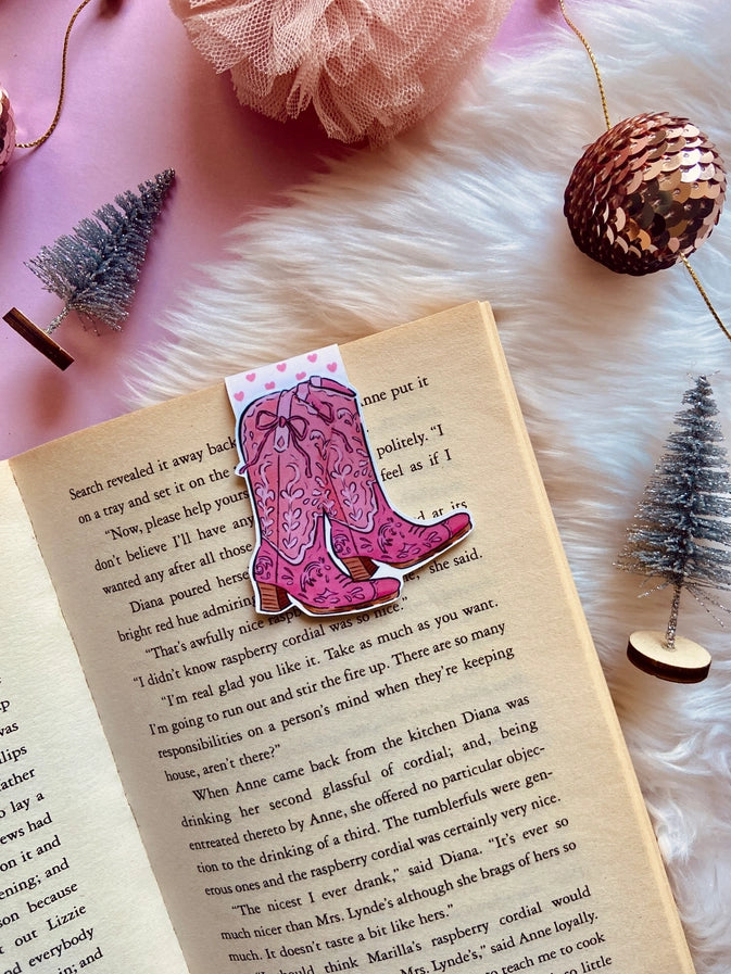 Boot magnetic bookmark